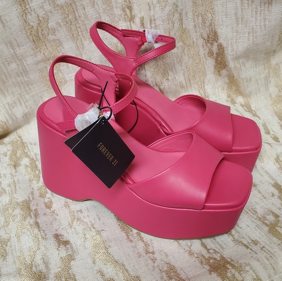 Forever 21 Shoes - NWT Forever 21 Liliana pink platform pumps Size 7.5
